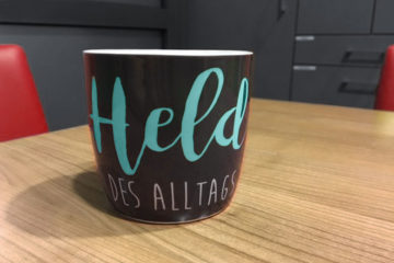 Tasse mit Schriftzug "Held des Alltags"